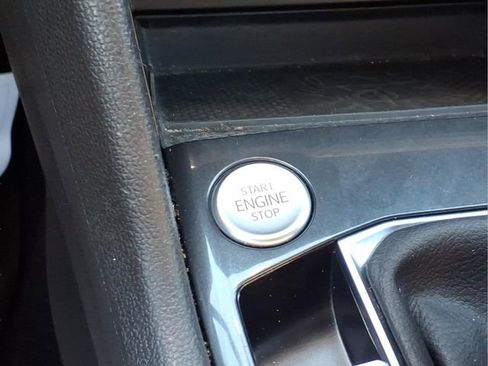 Used 2024 Volkswagen Tiguan SE image 10