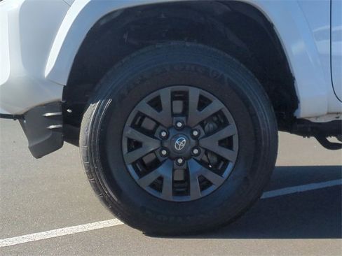 Used 2022 Toyota Tacoma TRD Off-Road image 17