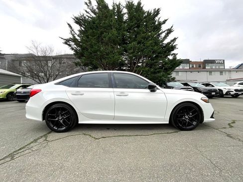 Used 2023 Honda Civic Sport image 9