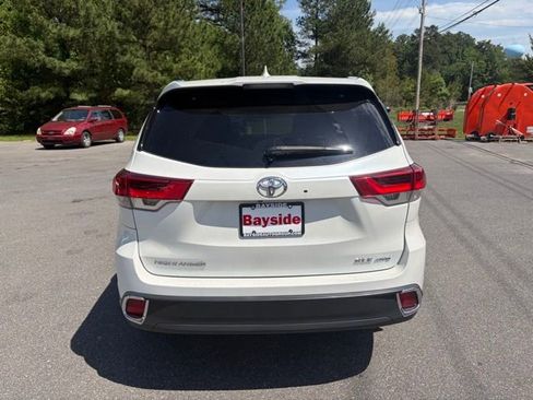 Used 2019 Toyota Highlander XLE AWD/4WD image 18