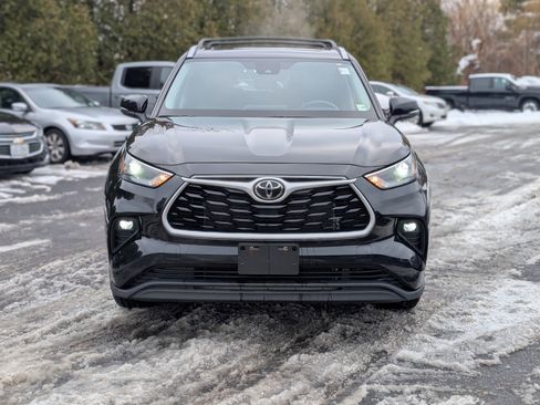 Used 2023 Toyota Highlander XLE image 14