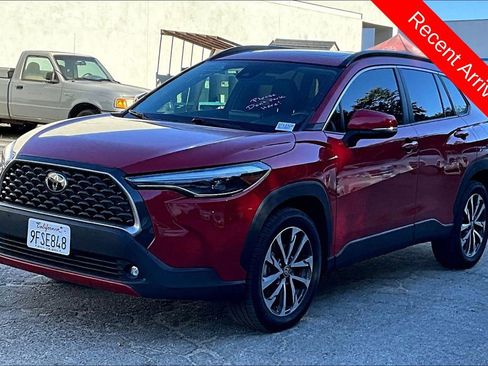 Used 2022 Toyota Corolla Cross XLE w/ Convenience Package image 3