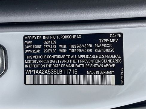 Certified 2025 Porsche Macan image 27