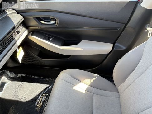 Certified 2025 Honda Accord SE image 21