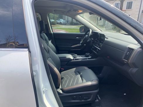 Used 2024 Nissan Pathfinder Platinum w/ Cargo Package image 41