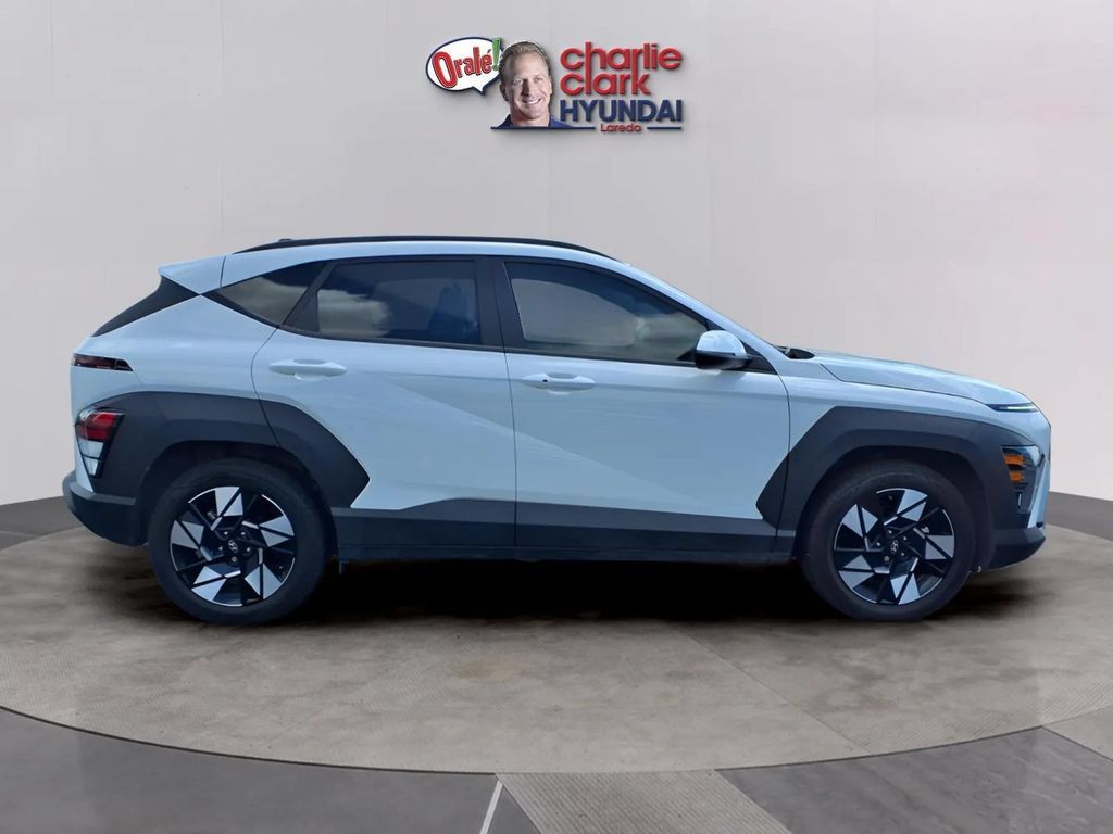 Used 2025 Hyundai Kona SEL FWD image 6