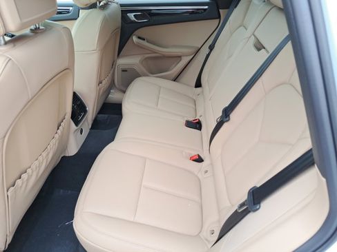 Used 2026 Porsche Macan AWD/4WD image 18