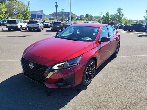 Used 2025 Nissan Altima 2.5 SR AWD/4WD image 7