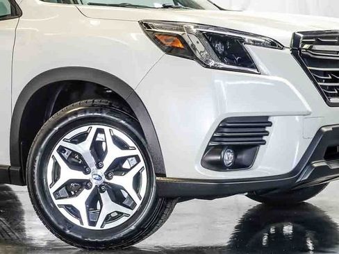Used 2024 Subaru Forester Premium AWD/4WD image 4