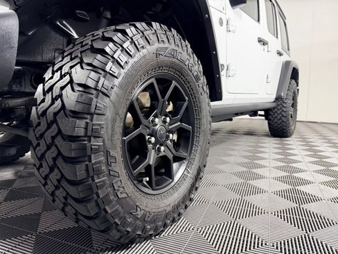 Used 2024 Jeep Wrangler Unlimited Sport AWD/4WD image 12