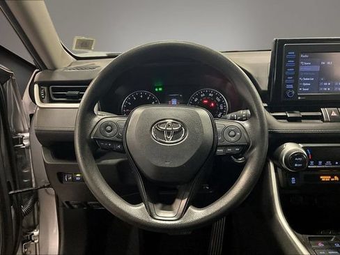 Used 2022 Toyota RAV4 XLE AWD/4WD image 17