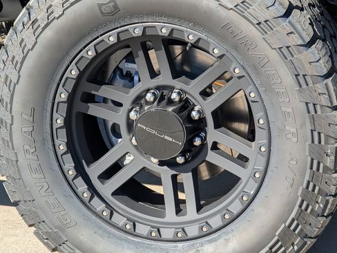 New 2026 Ford F250 Lariat w/ Black Appearance Package AWD/4WD image 9