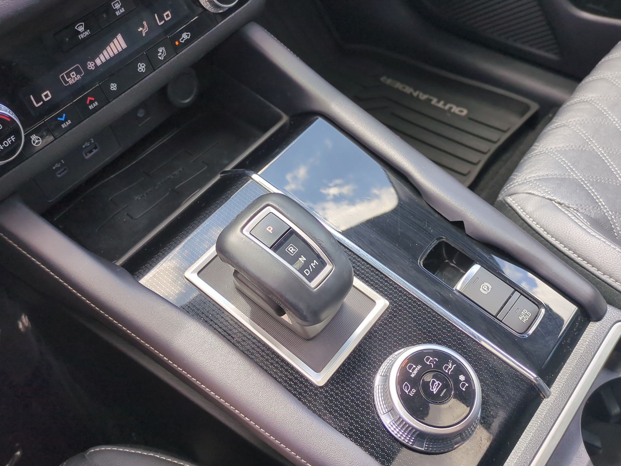 Used 2023 Mitsubishi Outlander SEL FWD image 29