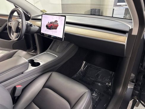 Used 2023 Tesla Model Y Long Range AWD/4WD image 19
