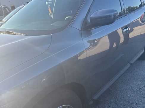 Used 2018 Nissan Pathfinder S image 4