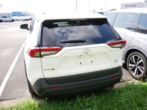 Used 2024 Toyota RAV4 XLE w/ Convenience Package AWD/4WD image 7