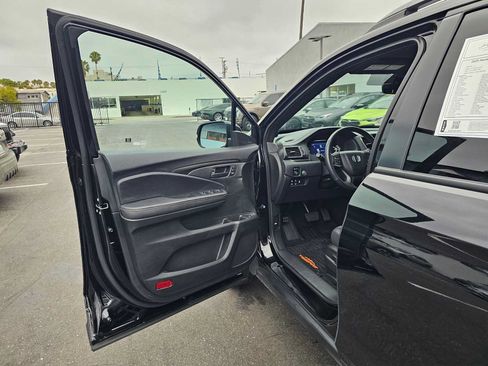 Used 2025 Honda Passport TrailSport image 18