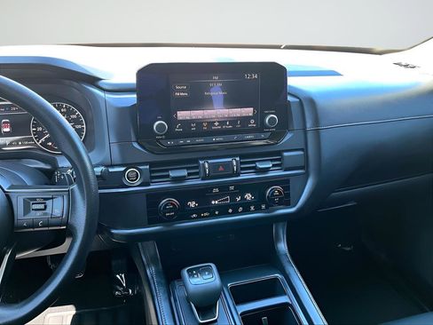 Used 2023 Nissan Pathfinder S image 15