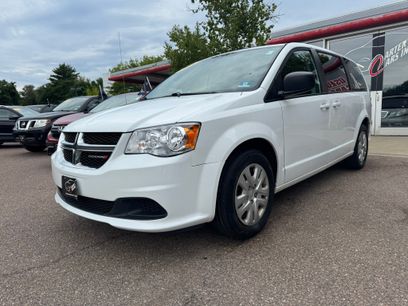Used 2018 Dodge Grand Caravan SE w/ UConnect Hands-Free Group