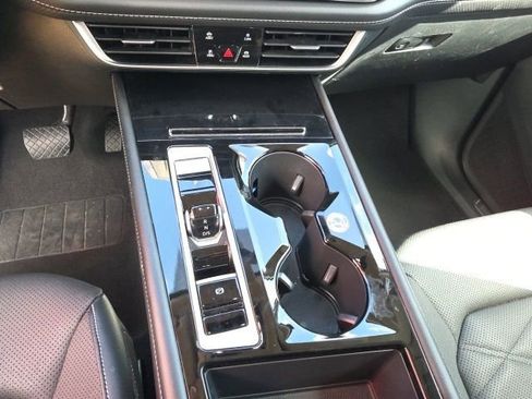 Used 2024 Volkswagen Atlas SE image 18