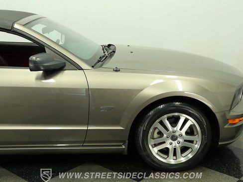 Used 2005 Ford Mustang Cobra RWD image 29