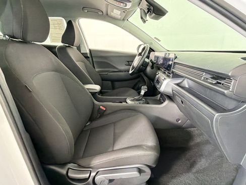 Used 2025 Hyundai Kona SEL FWD image 29