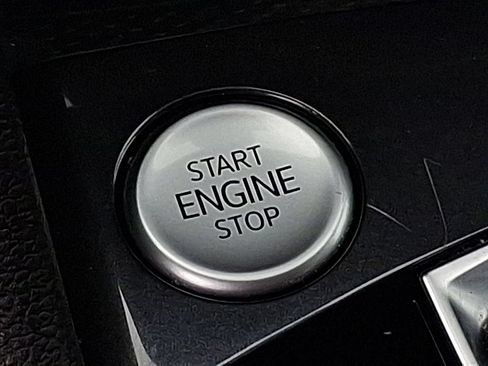 Used 2022 Volkswagen Tiguan SE AWD/4WD image 18