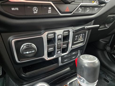 Used 2020 Jeep Wrangler Unlimited Sahara AWD/4WD image 29