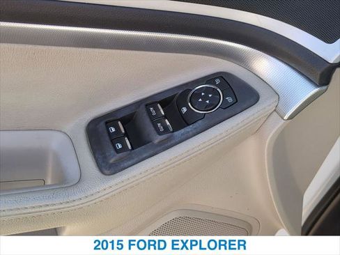 Used 2015 Ford Explorer XLT image 13
