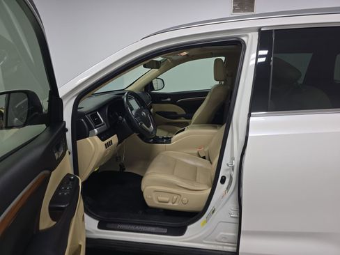 Used 2017 Toyota Highlander Limited image 8