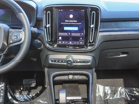 Used 2023 Volvo C40 P8 Recharge Ultimate image 14