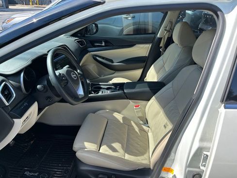 Certified 2023 Nissan Maxima Platinum w/ Sport Mat Group FWD image 3