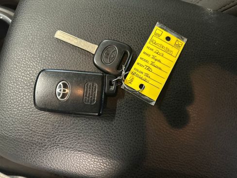 Used 2017 Toyota Tacoma TRD Sport w/ Tow Package (A/T) image 35