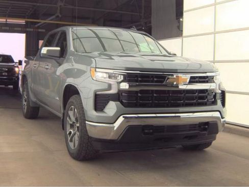 Used 2024 Chevrolet Silverado 1500 LT AWD/4WD image 4