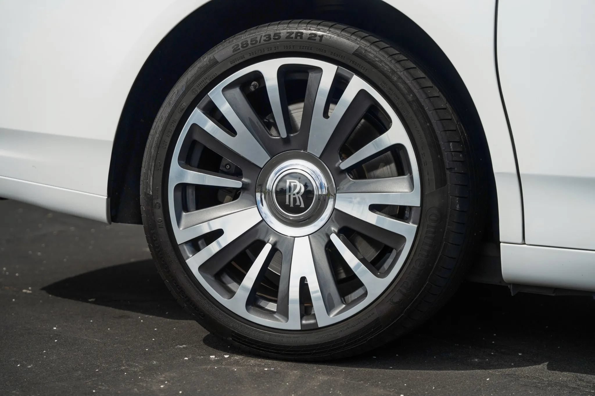 Used 2018 Rolls-Royce Ghost RWD image 43
