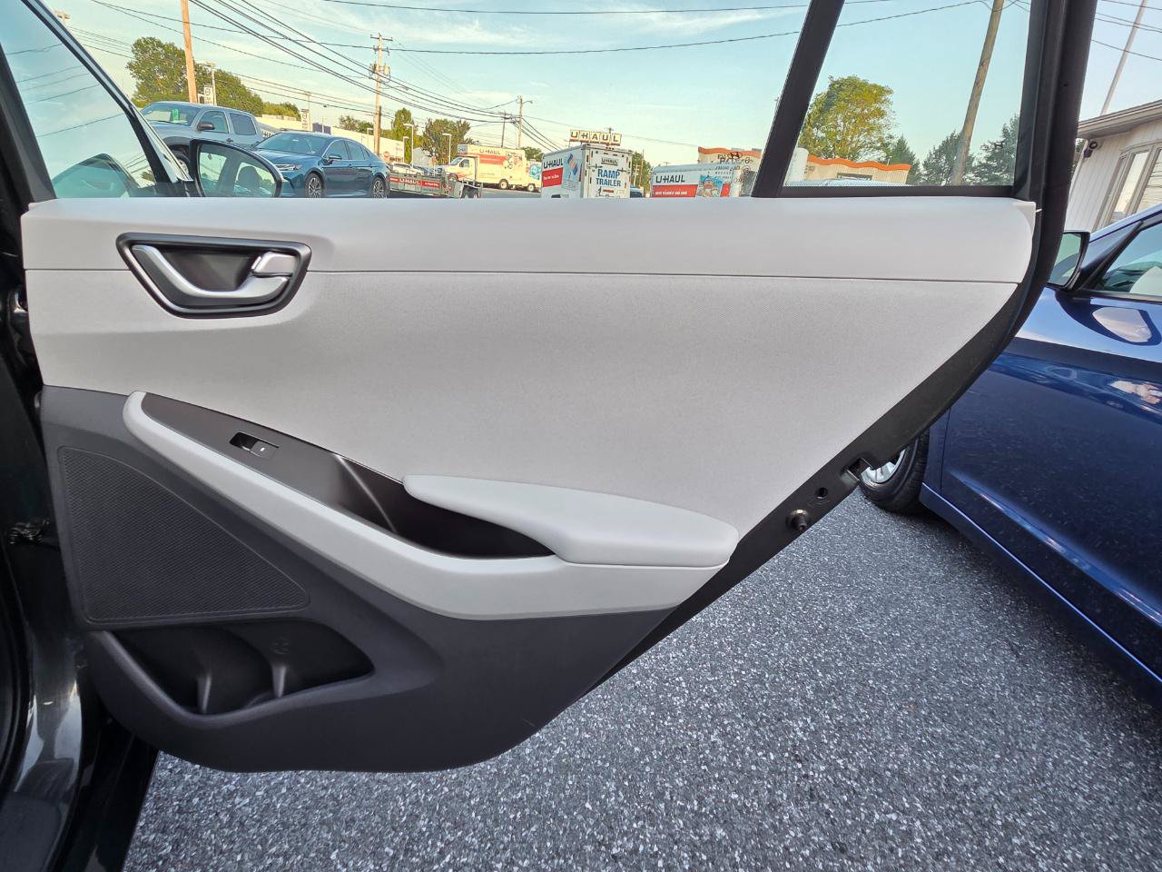 Used 2020 Hyundai Ioniq Blue FWD image 30