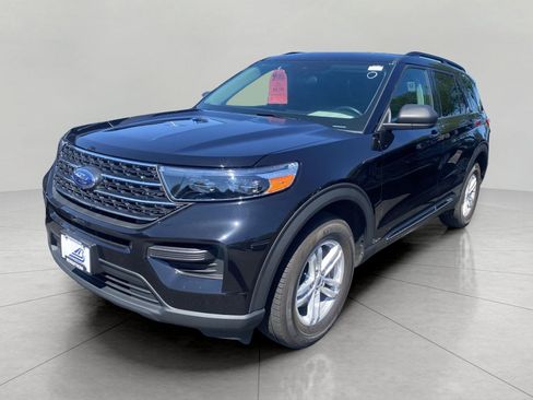 Used 2024 Ford Explorer XLT AWD/4WD image 4
