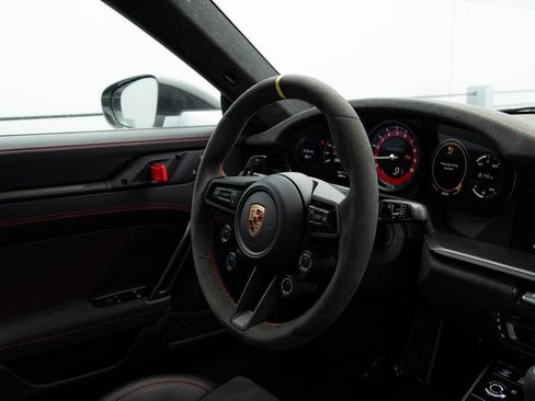 Certified 2025 Porsche 911 GT3 RS RWD image 15
