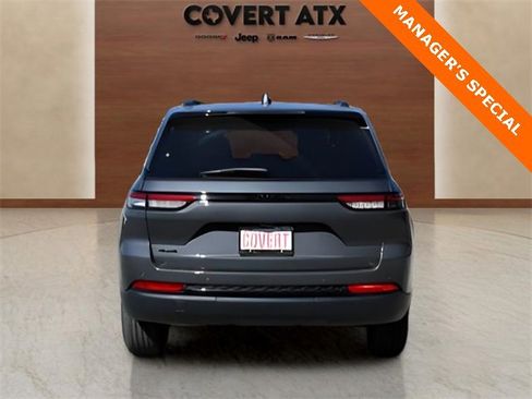 New 2025 Jeep Grand Cherokee Altitude image 4