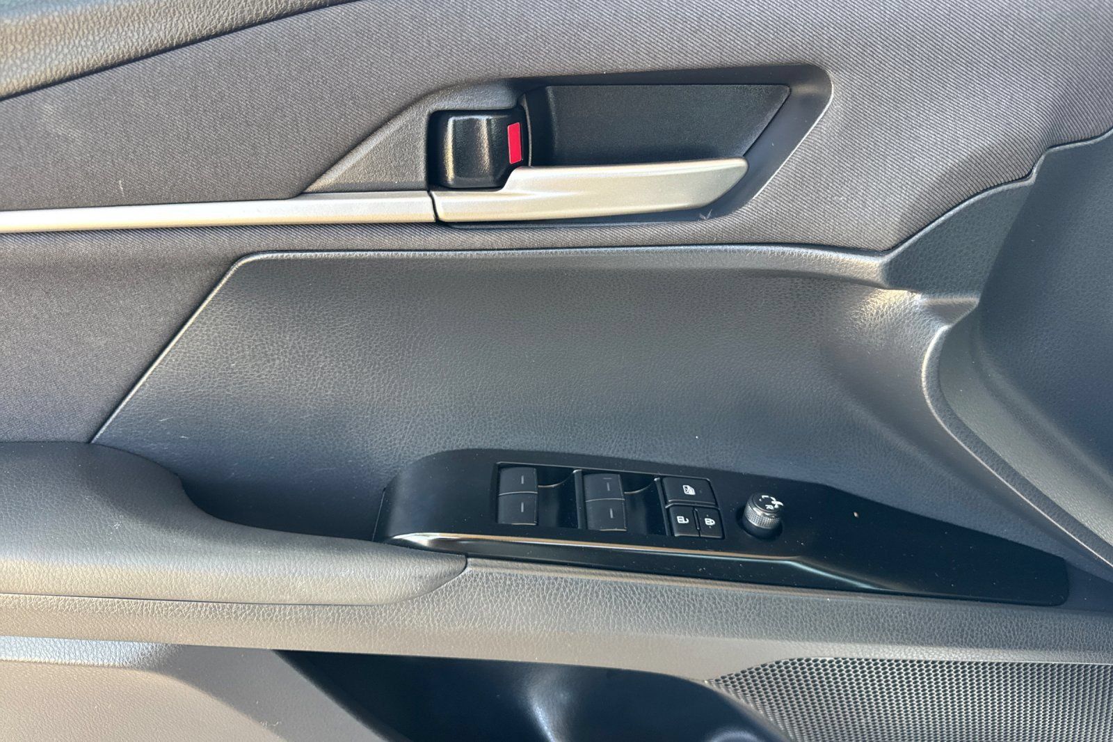 Used 2025 Toyota Camry LE FWD image 11