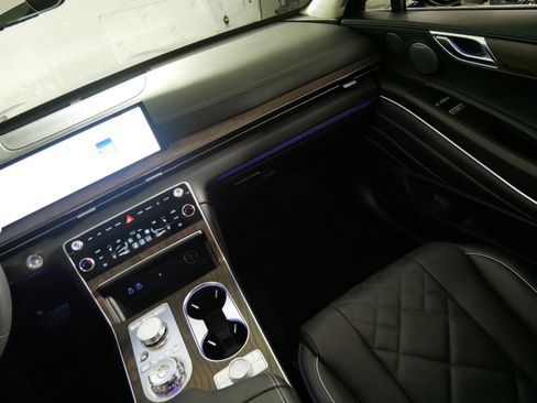 Used 2025 Genesis GV80 3.5T Prestige AWD/4WD image 11