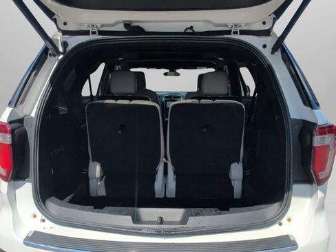Used 2018 Ford Explorer Limited w/ Equipment Group 301A FWD image 40