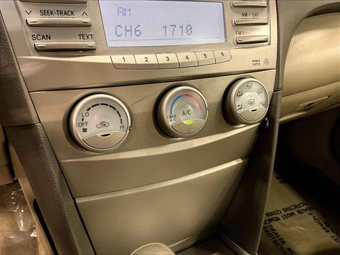 Used 2011 Toyota Camry LE FWD image 15