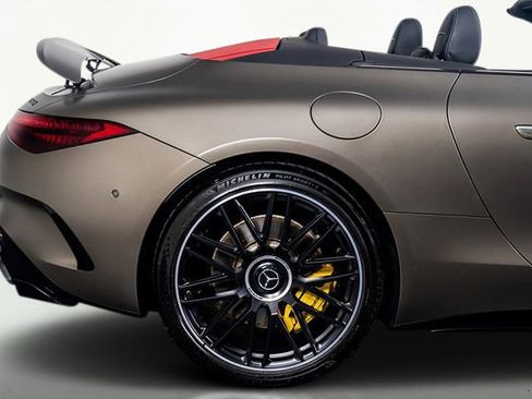 Used 2022 Mercedes-Benz SL 63 AMG 4MATIC w/ AMG Aerodynamic Package image 18