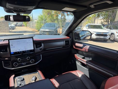 Used 2024 Ford Expedition Max Limited AWD/4WD image 39