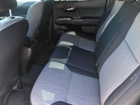 Used 2022 Toyota Tacoma TRD Off-Road image 19