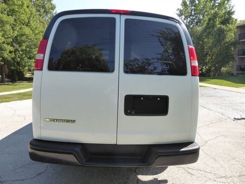 Used 2018 Chevrolet Express 3500 LS image 6