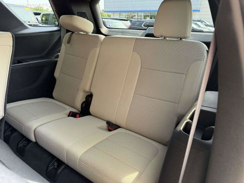 Used 2023 Chevrolet Traverse LS AWD/4WD image 11