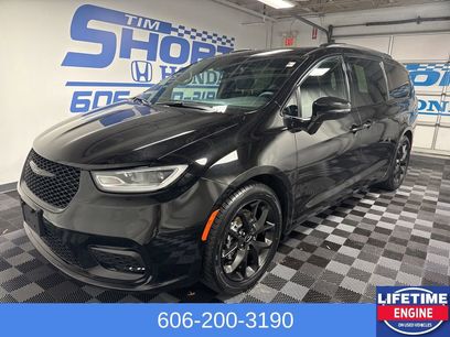 Used 2025 Chrysler Pacifica Limited