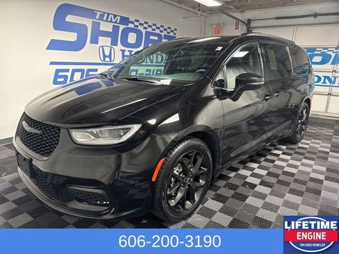 Used 2025 Chrysler Pacifica Limited FWD image 1